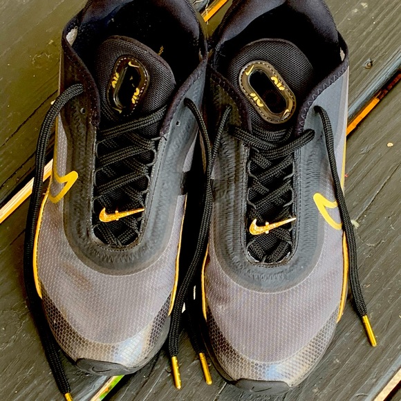 Nike Other - Nike Men’s 2090 Sz 8.5